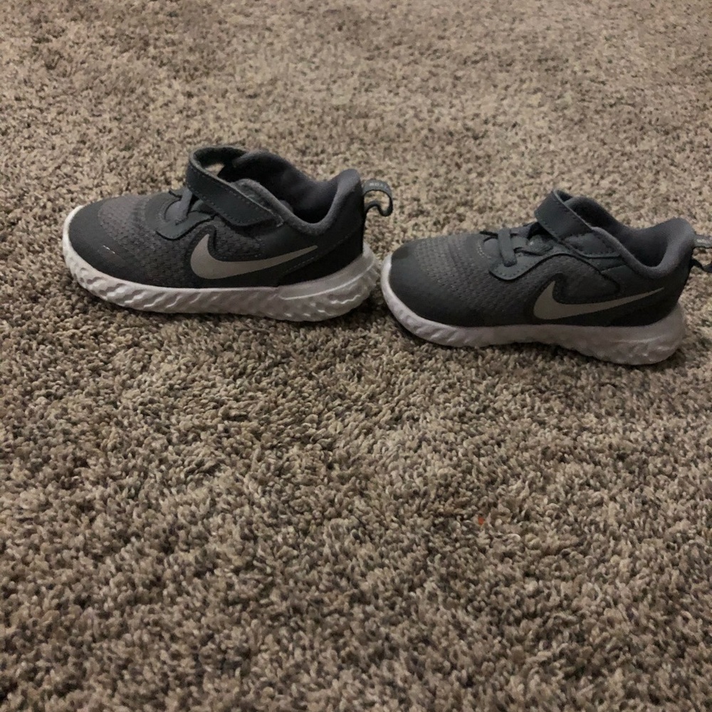 Toddler nike shoes 7c